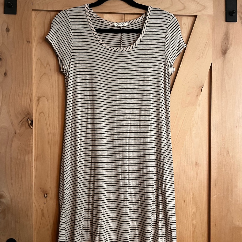 Size medium soft flowy t shirt dress